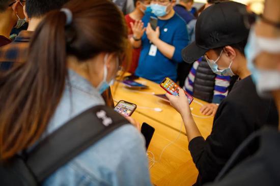 苹果iPhone 12首批用户成“小白鼠”：信号故障躺枪者无数